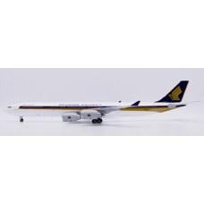 JC20673 - 1/200 SINGAPORE AIRLINES AIRBUS A340-500 LEADERSHIP REG: 9V-SGB WITH STAND