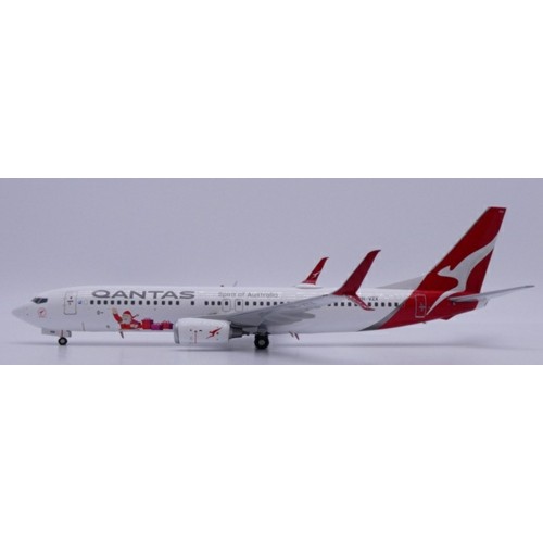 JC20746 - 1/200 QANTAS BOEING 737-800 NC SANTA REG: VH-VZX WITH STAND
