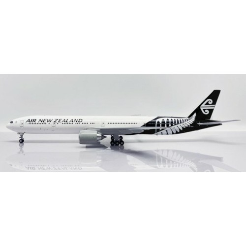JC2304 - 1/200 AIR NEW ZEALAND BOEING 777-300ER REG: ZK-OKM WITH STAND