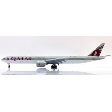JC40137 - 1/400 QATAR AIRWAYS BOEING 777-300ER 25 YEARS OF EXCELLENCE REG: A7-BEE WITH ANTENNA