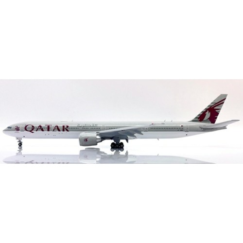 JC40137 - 1/400 QATAR AIRWAYS BOEING 777-300ER 25 YEARS OF EXCELLENCE REG: A7-BEE WITH ANTENNA