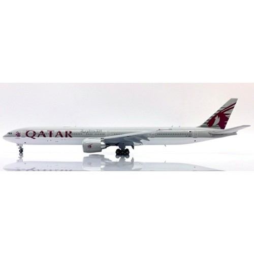 JC40137A - 1/400 QATAR AIRWAYS BOEING 777-300ER 25 YEARS OF EXCELLENCE REG: A7-BEE FLAPS DOWN WITH ANTENNA