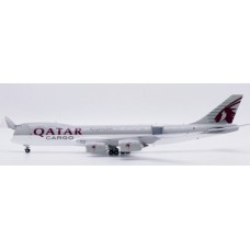 JC40161C - 1/400 QATAR AIRWAYS CARGO BOEING 747-8F INTERACTIVE SERIES REG: A7-BGB WITH ANTENNA