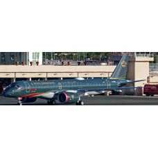 JC40243 - 1/400 ROYAL JORDANIAN EMBRAER E190-E2 1800TH EMBRAER E-JET REG: JY-REC WITH ANTENNA
