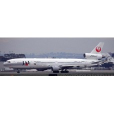 JC40373 - 1/400 JAPAN AIRLINES MCDONNELL DOUGLAS MD-11 J-BIRD REG: JA8584 WITH ANTENNA