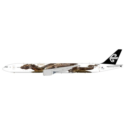 JC40621 - 1/400 AIR NEW ZEALAND BOEING 777-300ER DESOLATION OF SMAUG REG: ZK-OKO WITH ANTENNA JC40621 - 1/400 AIR NEW ZEALAND BOEING 777-300ER DESOLATION OF SMAUG REG: ZK-OKO WITH ANTENNA