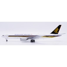 JC40673 - 1/400 SINGAPORE AIRLINES BOEING 777-200ER SMALL TITLES REG: 9V-SRI WITH ANTENNA
