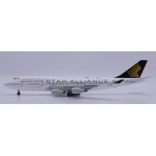 JC40701A - 1/400 SINGAPORE AIRLINES BOEING 747-400 STAR ALLIANCE REG: 9V-SPP FLAPS DOWN WITH ANTENNA