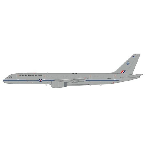 JC4443 - 1/400 ROYAL NEW ZEALAND AIR FORCE BOEING 757-200 REG: NZ7571 WITH ANTENNA