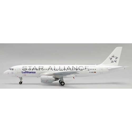 JCEW2320013 - 1/200 LUFTHANSA AIRBUS A320 STAR ALLIANCE REG: D-AIQS WITH STAND