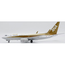 JCEW2737002 - 1/200 ANA ALL NIPPON AIRWAYS BOEING 737-700 GOLD REG: JA02AN WITH STAND