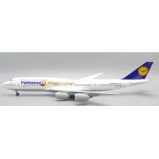 JCEW2748004 - 1/200 LUFTHANSA BOEING 747-8 FANHANSA SIEGERFLIEGER REG: D-ABYI WITH STAND