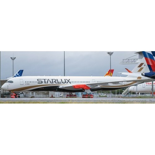 JCEW4359007 - 1/400 STARLUX AIRBUS A350-900XWB REG: B-58501 WITH ANTENNA
