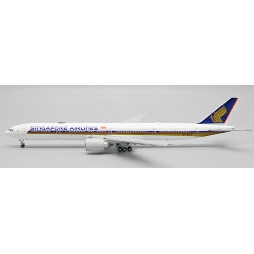 JCEW477W010A - 1/400 SINGAPORE AIRLINES BOEING 777-300ER FLAPS DOWN REG: 9V-SWZ WITH ANTENNA