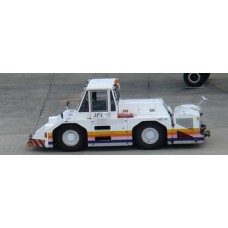 JCGSE2WT250E10 - 1/200 JAL WT250E PUSHBACK TUG