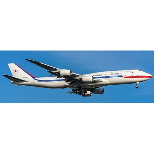 JCLH2346 - 1/200 SOUTH KOREA AIR FORCE BOEING 747-8 REG: HL7643 WITH STAND