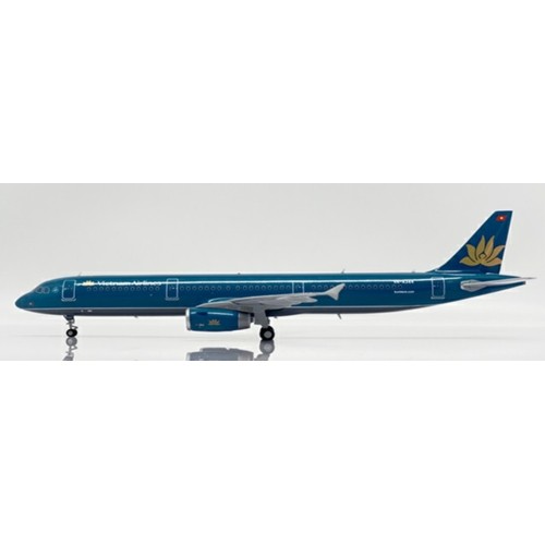 JCLH2420 - 1/200 VIETNAM AIRLINES AIRBUS A321 REG: VN-A344 WITH STAND