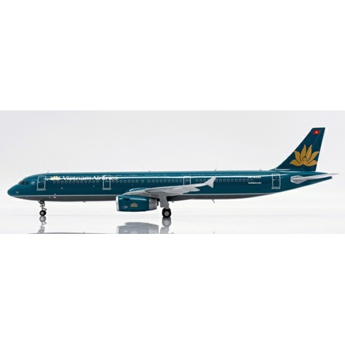 JCLH2421 - 1/200 VIETNAM AIRLINES AIRBUS A321 OC REG: VN-A390 WITH STAND