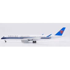 JCLH2475 - 1/200 CHINA SOUTHERN AIRLINES AIRBUS A350-900XWB REG: B-308T WITH STAND LIMITED TO 84PCS