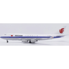 JCLH2530A - 1/200 AIR CHINA BOEING 747-400 REG: B-2447 FLAPS DOWN WITH STAND