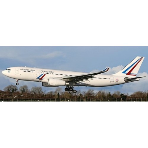 JCLH4224 - 1/400 FRENCH AIR FORCE AIRBUS A330-200 REG: F-UJCS WITH ANTENNA