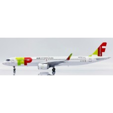 JCTAP321LR200 - 1/200 TAP AIR PORTUGAL AIRBUS A321NEO REG: CS-TXE WITH STAND