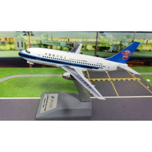KJB732202 - 1/200 B-2502 CHINA SOUTHERN BOEING 737-200