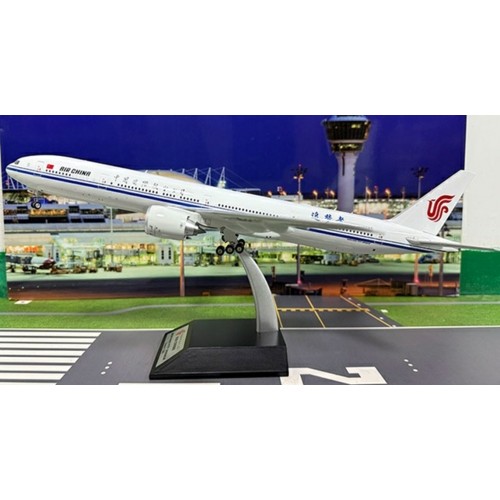 KJB77W161 - 1/200 B-2085 AIR CHINA BOEING 777-39LER WITH STAND