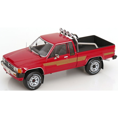 KKDC181562 - 1/18 TOYOTA TRUCK XTRA CAB 4X4 HILUX 1985 RED