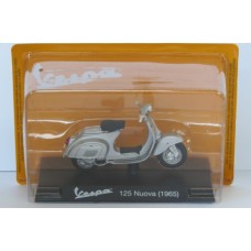 MAGNL023 - 1/18 VESPA 125 NUOVA 1965
