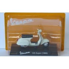 MAGNL047 - 1/18 VESPA 125 SUPER 1965