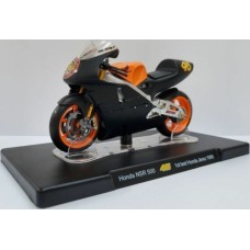 MAGNR029 - 1/18 HONDA NSR 500 JEREZ 1999 ROSSI