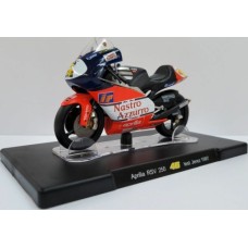 MAGNR035 - 1/18 YAMAHA YZR M1 PHILLIP ISLAND 2004 ROSSI