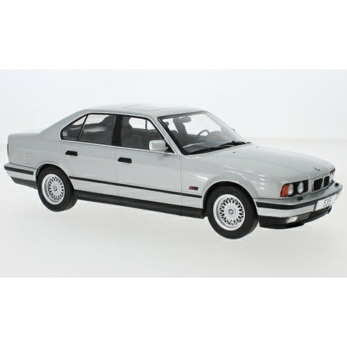 MCG18158 - 1/18 BMW 5ER (E34) SILVER 1992