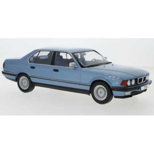 MCG18160 - 1/18 BMW 730I (E32) METALLIC BLUE 1992 7 SERIES