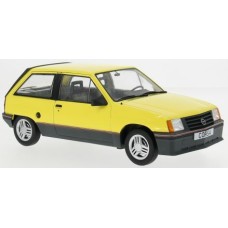 MCG18431 - 1/18 OPEL CORSA A SR YELLOW 1983 LHD
