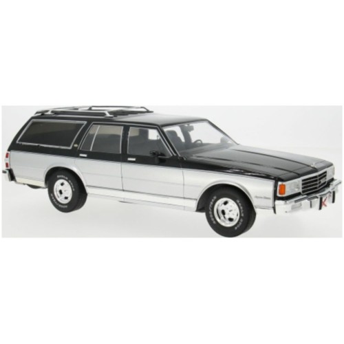 MCG18478 - 1/18 CHEVROLET CAPRICE ESTATE WAGON SILVER/GREY 1985