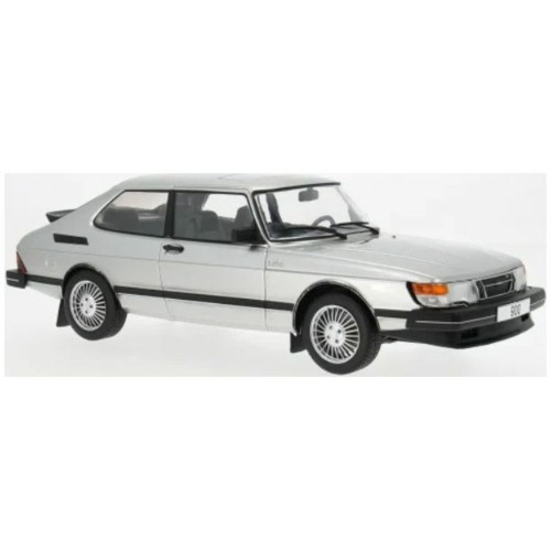MCG18671 - 1/18 SAAB 900 TURBO SILVER 1981