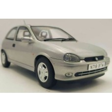 MCG18846 - 1/18 VAUXHALL CORSA GSI SILVER - RHD UK EXCLUSIVE