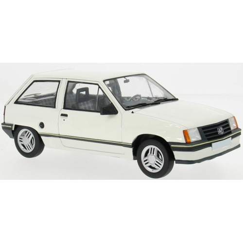 MCG18904 - 1/18 VAUXHALL NOVA - WHITE 1983 - RHD UK EXCLUSIVE