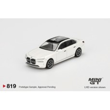 MGT00819-L - 1/64 BMW I7 XDRIVE 60 MINERAL WHITE (LHD)