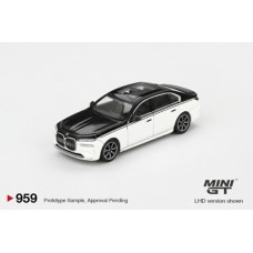 MGT00959-BL - 1/64 BMW I7 XDRIVE60 ALPINE WHITE/BLACK SAPPHIRE (LHD) BLISTER PACKAGING