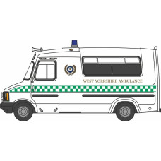 OX76HAN004 - 1/76 BEDFORD CF HANLON AMBULANCE WEST YORKSHIRE AMBULANCE SERVICE
