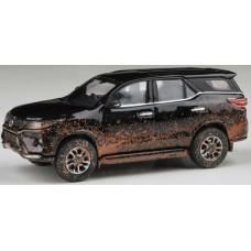PAR65727 - 1/64 TOYOTA FORTUNER ATTITUDE BLACK W/MUD EFFECT 2023 (RHD)