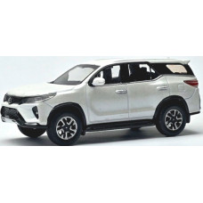 PAR65728 - 1/64 TOYOTA FORTUNER Q VARIANT PLATINUM WHITE 2023 (RHD)