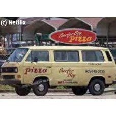 R67725 - 1/25 MODEL SET VW T3 BUS SURFER BOY: STRANGER THINGS (PLASTIC KIT)