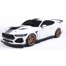 SOL1813806 - 1/18 SHELBY MUSTANG SUPER SNAKE WHITE/SILVER STRIPES 2025