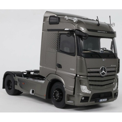 SOL2400205 - 1/24 MERCEDES BENZ ACTROS L MAT SILVER 2021