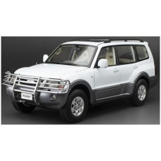 SUNH5833 - 1/18 MITSUBISHI PAJERO V73 WHITE (NEW TOOLING)