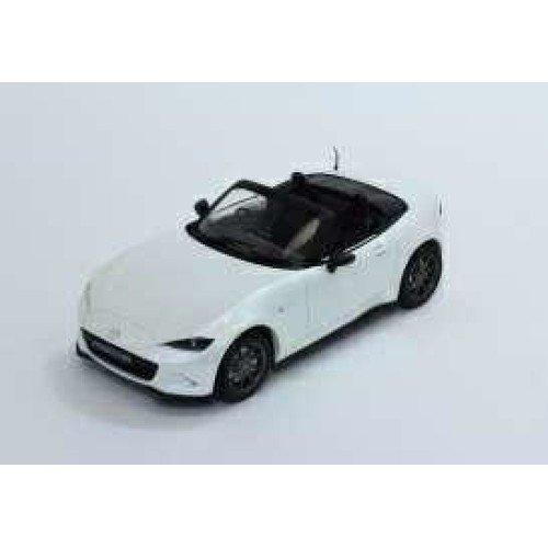 T9-1800194 - 1/18 2015 MAZDA MX-5 WITH REMOVABLE SOFT TOP DIECAST SEALED BODY SERIES WHITE